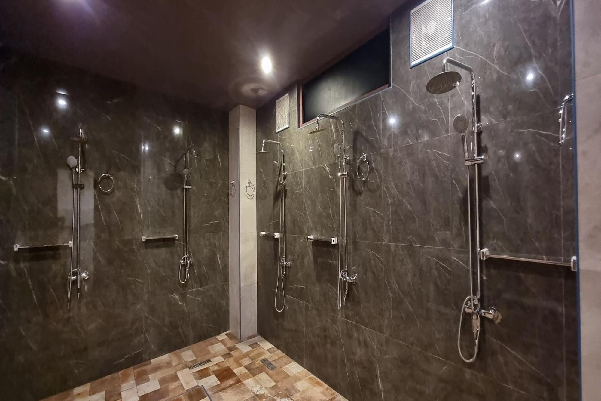 Attic Capsule Hotel Marigondon  Bagian luar foto
