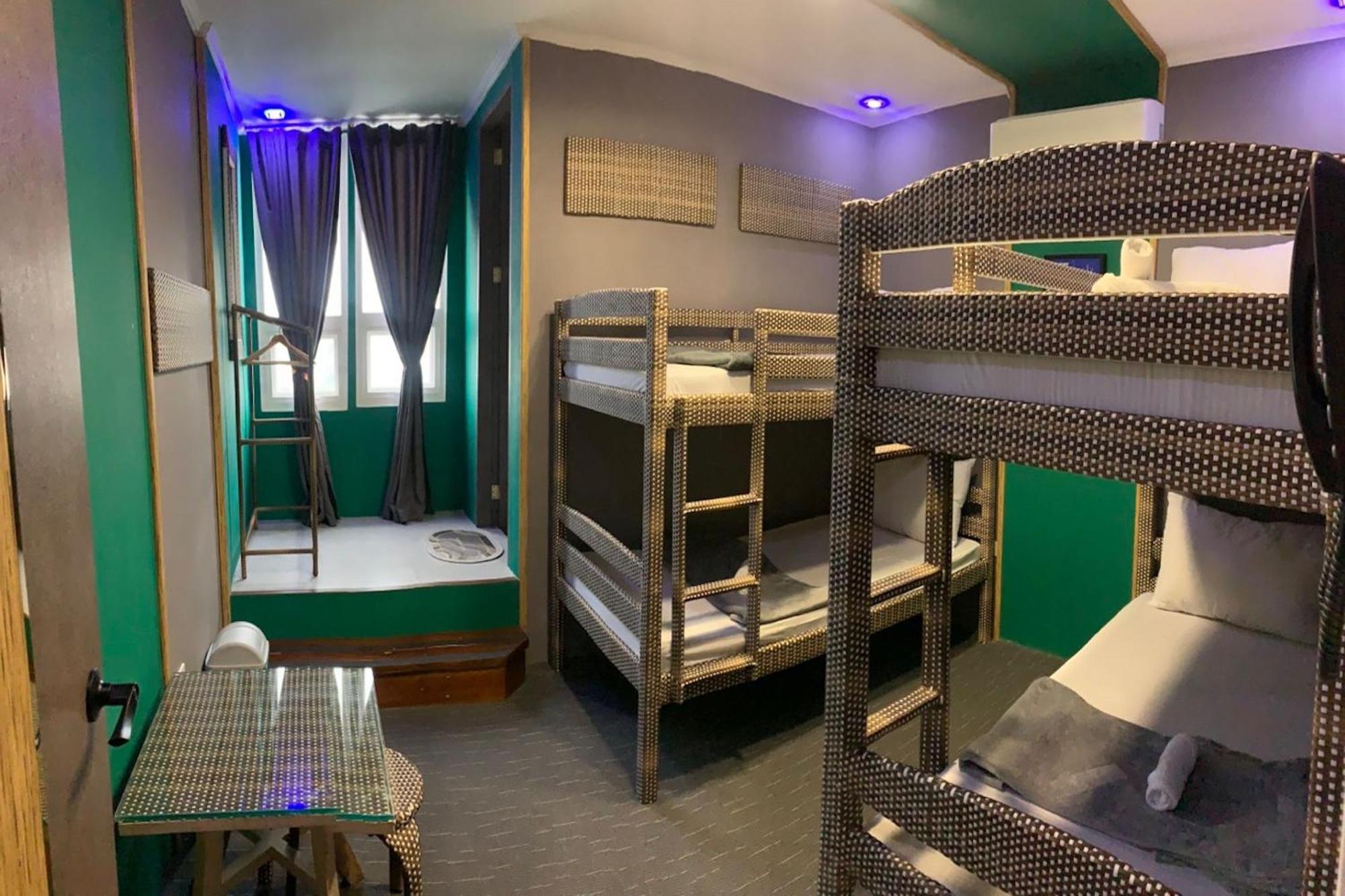 Attic Capsule Hotel Marigondon  Bagian luar foto
