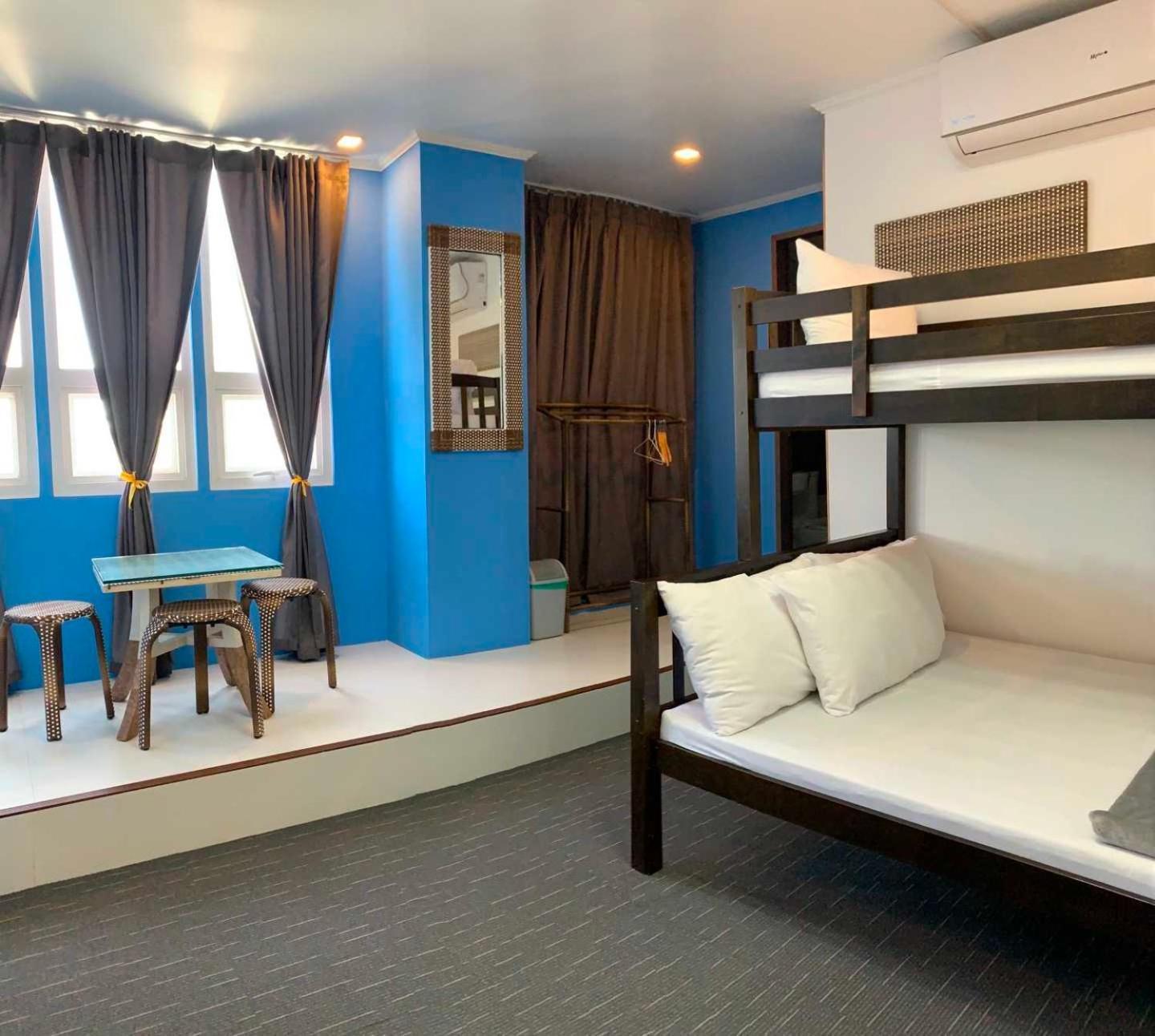 Attic Capsule Hotel Marigondon  Bagian luar foto