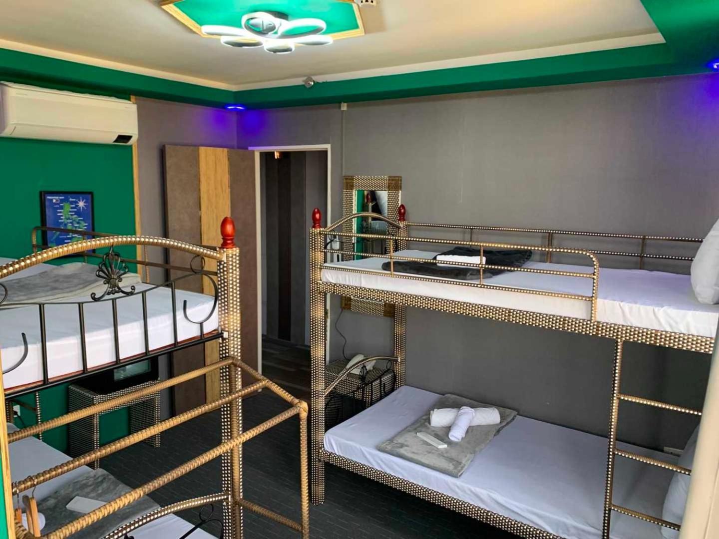 Attic Capsule Hotel Marigondon  Bagian luar foto