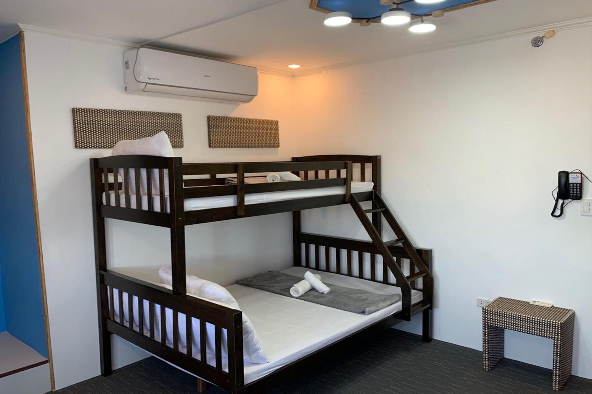 Attic Capsule Hotel Marigondon  Bagian luar foto