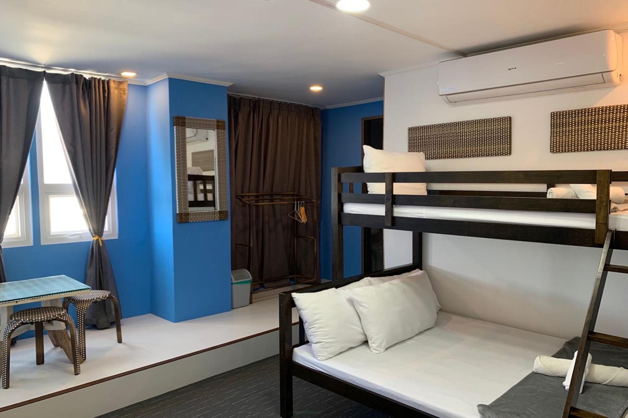 Attic Capsule Hotel Marigondon  Bagian luar foto