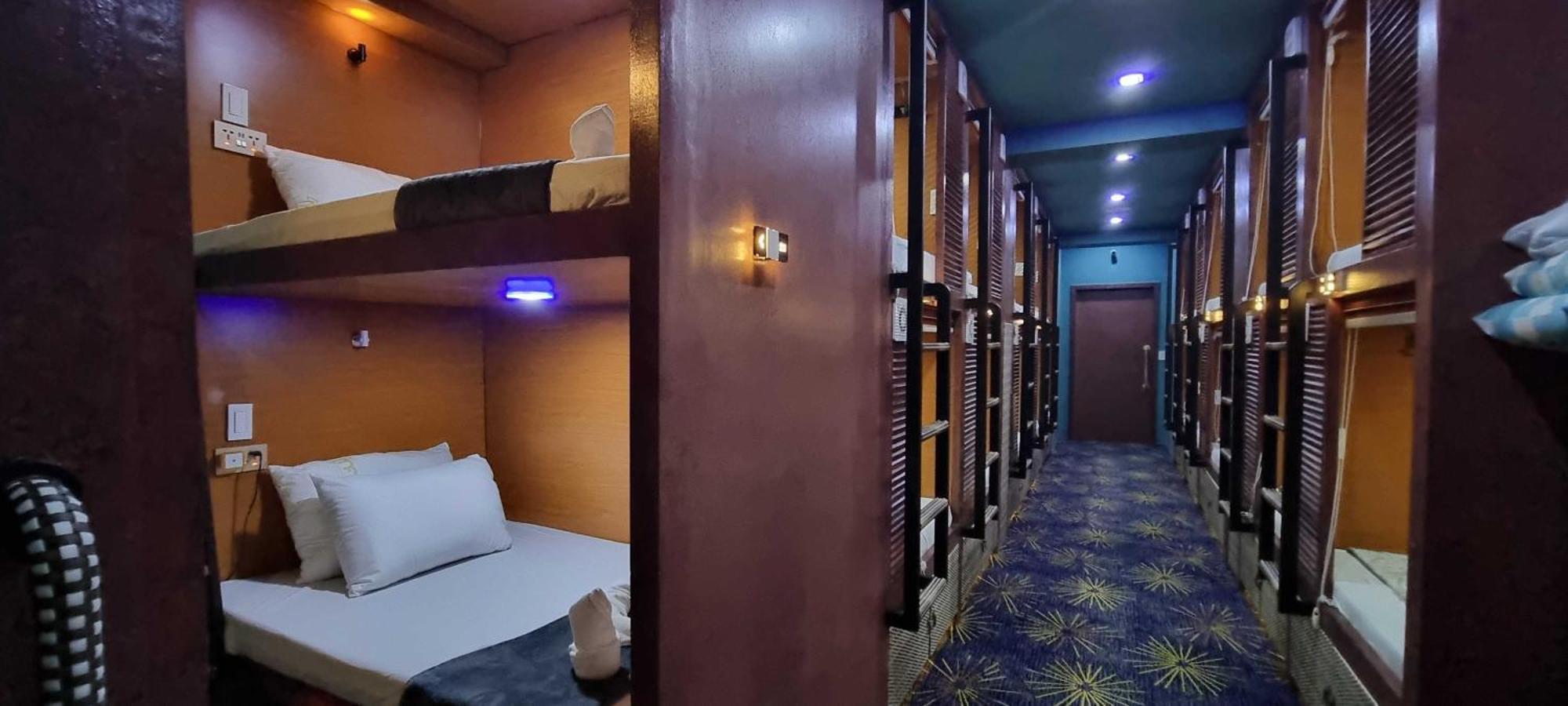 Attic Capsule Hotel Marigondon  Bagian luar foto