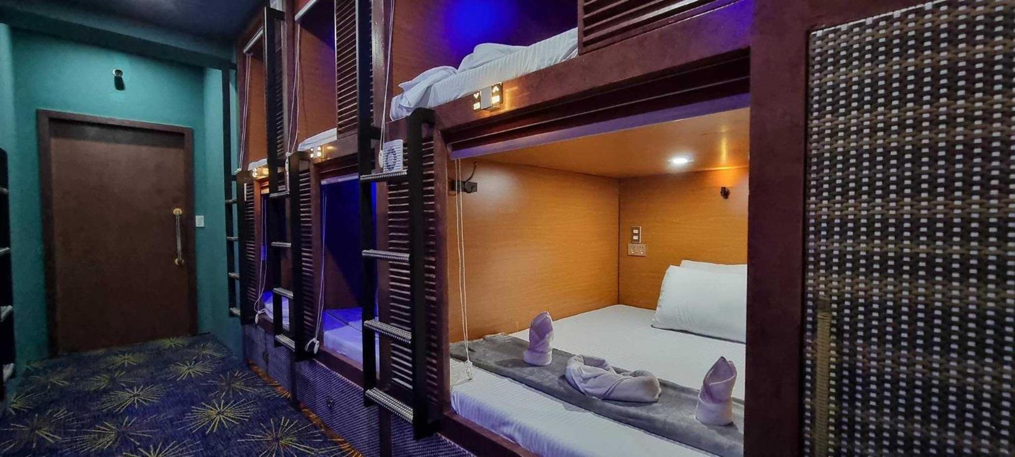Attic Capsule Hotel Marigondon  Bagian luar foto