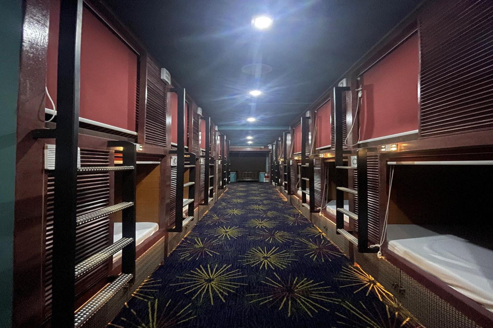Attic Capsule Hotel Marigondon  Bagian luar foto