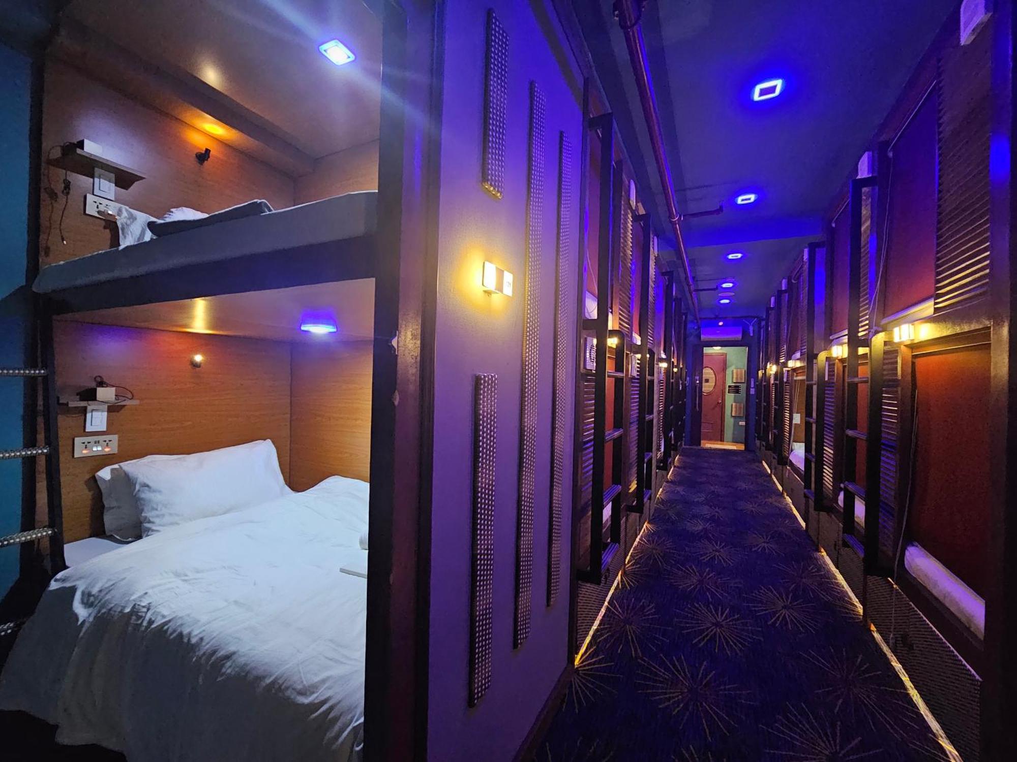 Attic Capsule Hotel Marigondon  Bagian luar foto