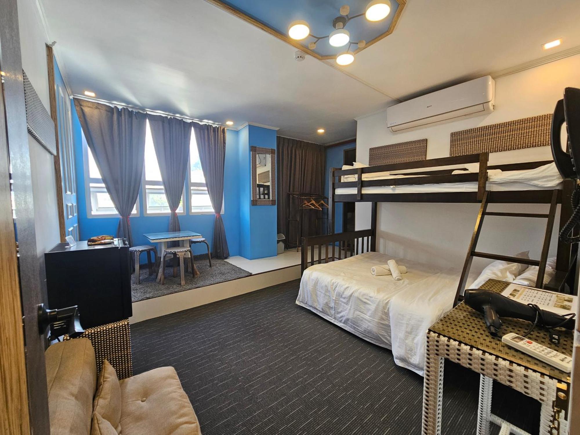 Attic Capsule Hotel Marigondon  Bagian luar foto