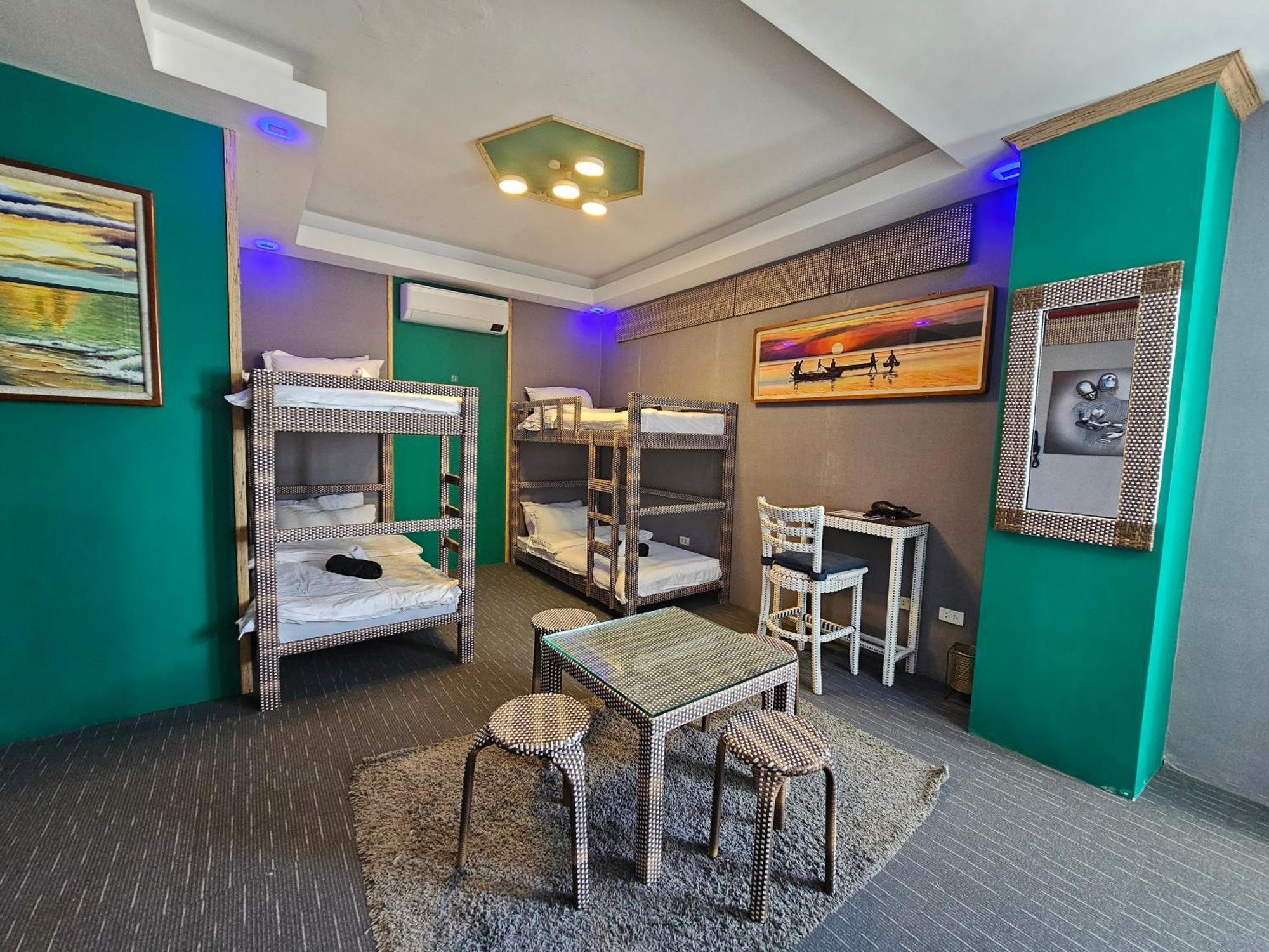 Attic Capsule Hotel Marigondon  Bagian luar foto