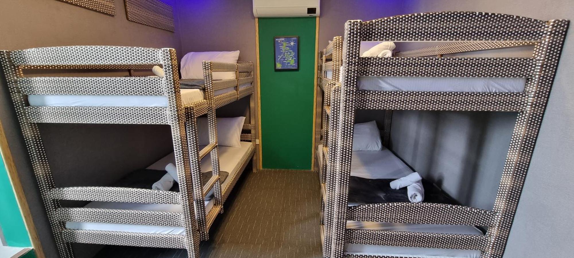 Attic Capsule Hotel Marigondon  Bagian luar foto